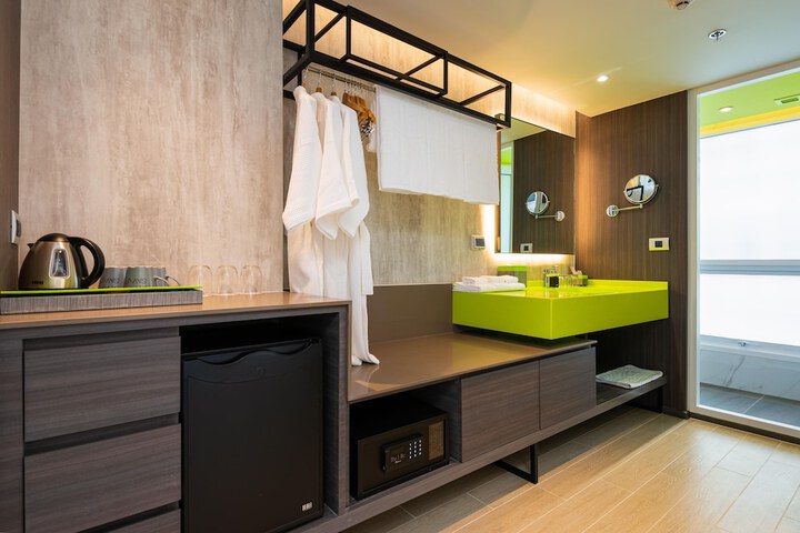 Room 81 of 190