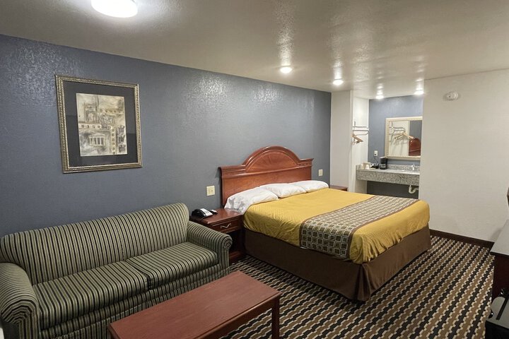 Room 6 of 25