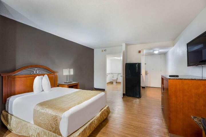 2 Double Beds (1 of 17)