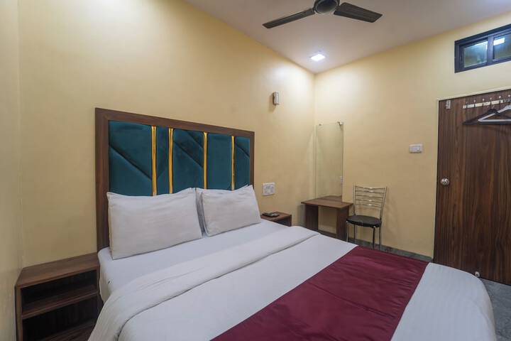 Room 10 of 16