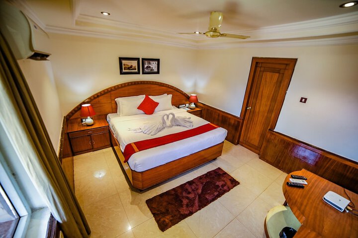 Room 3 of 10