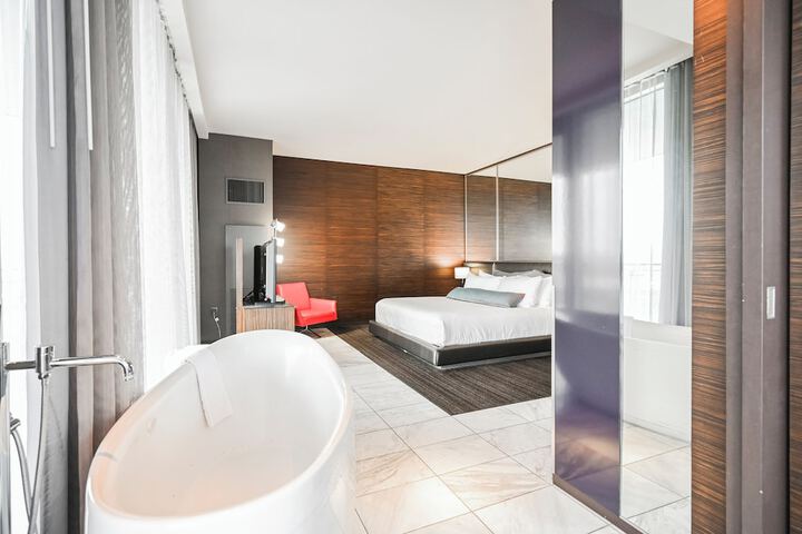 Room 19 of 484