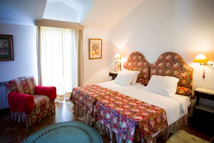 Room 6 of 27
