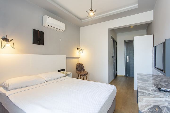 Room 5 of 44