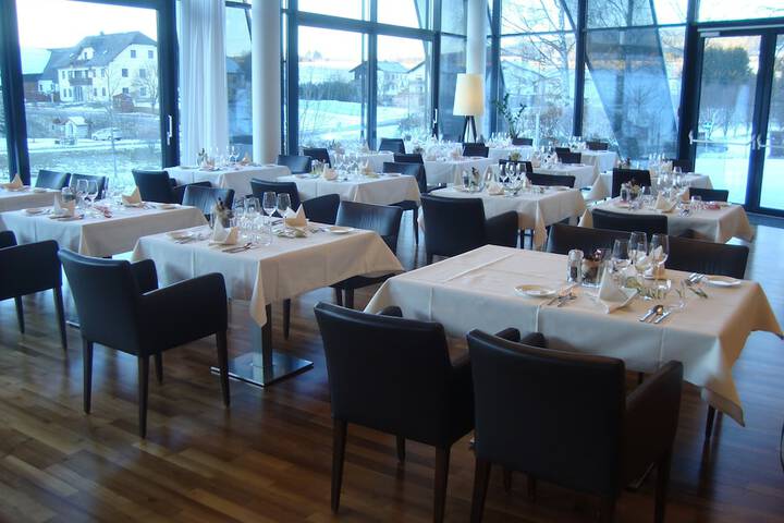 Dining 22 of 31