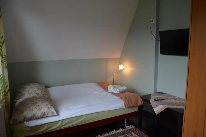 Room 3 of 20