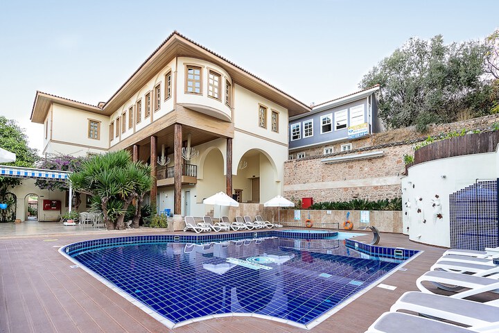 Pool 65 of 113