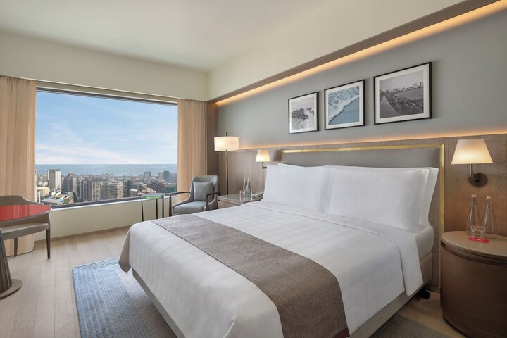 Room 40 of 136
