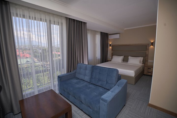 Room 15 of 28