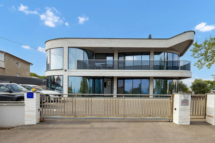 Nice Home in Vrh With Wifi and 2 Bedrooms