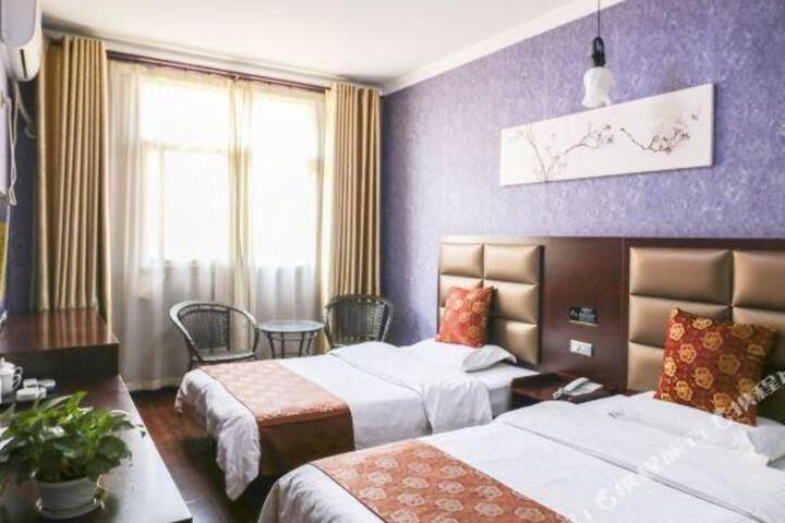 Airport New City Yalanxin Business Hotel