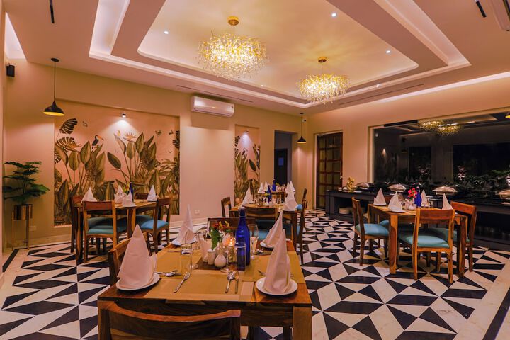 Dining 60 of 75