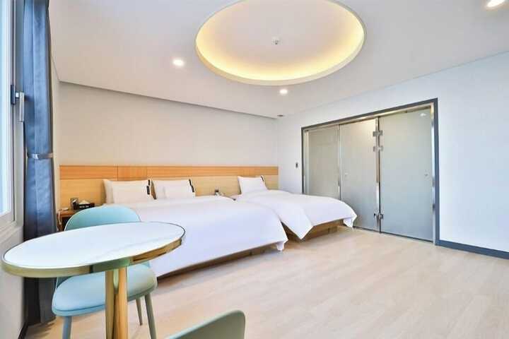 Room 37 of 72