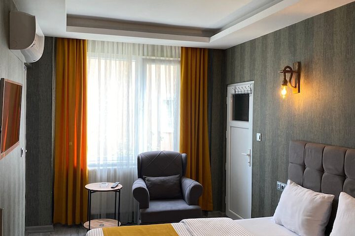 Room 6 of 39