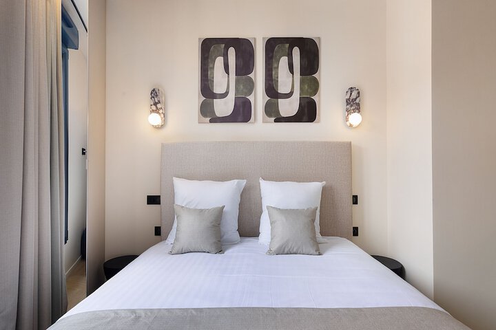 Room 3 of 82