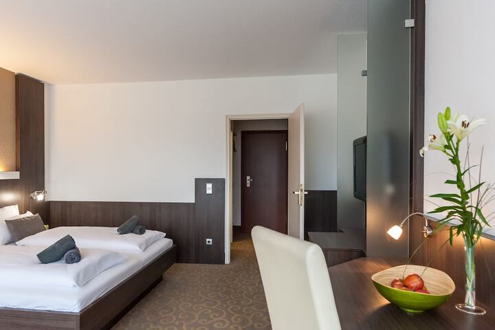 Room 10 of 81