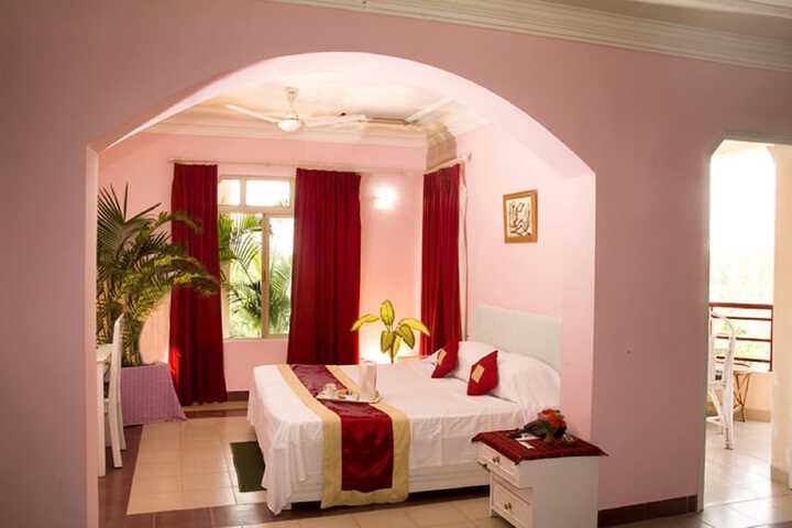 Room 4 of 77