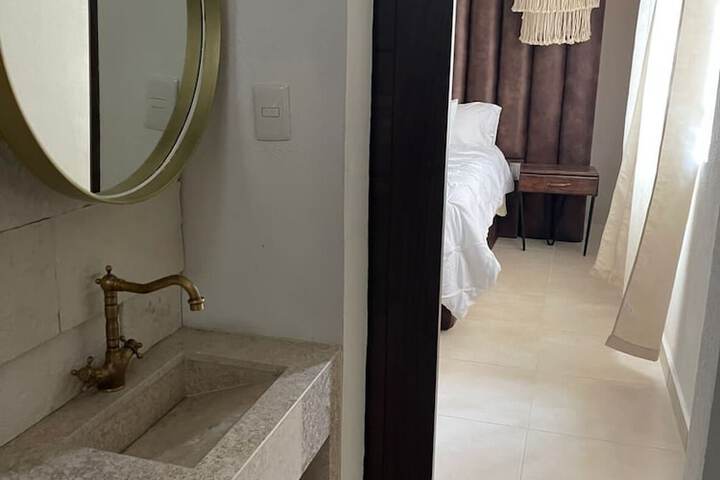 Room 6 of 25
