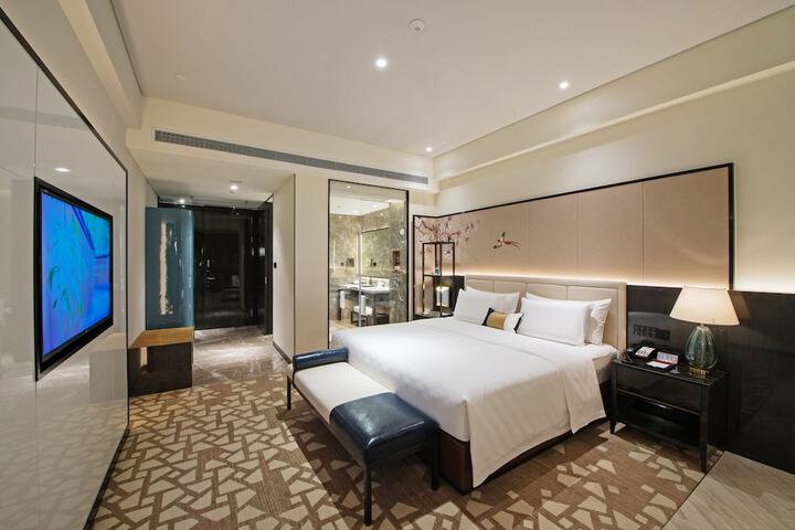 Room 4 of 37