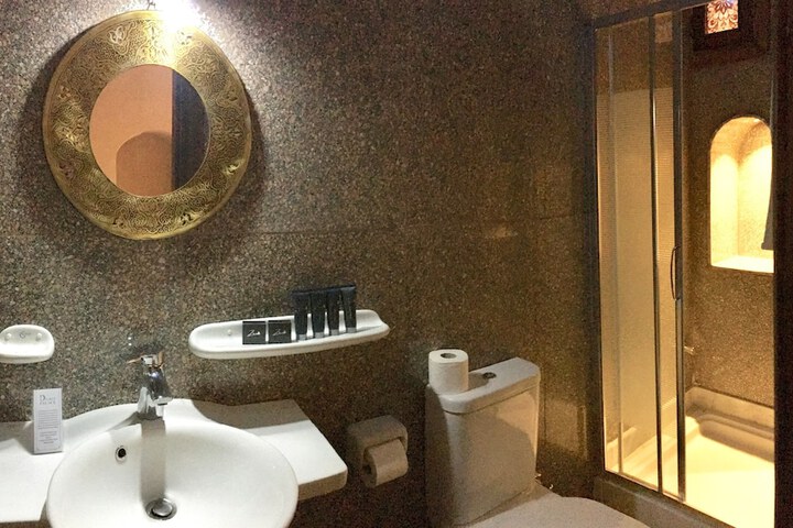 Room 117 of 193