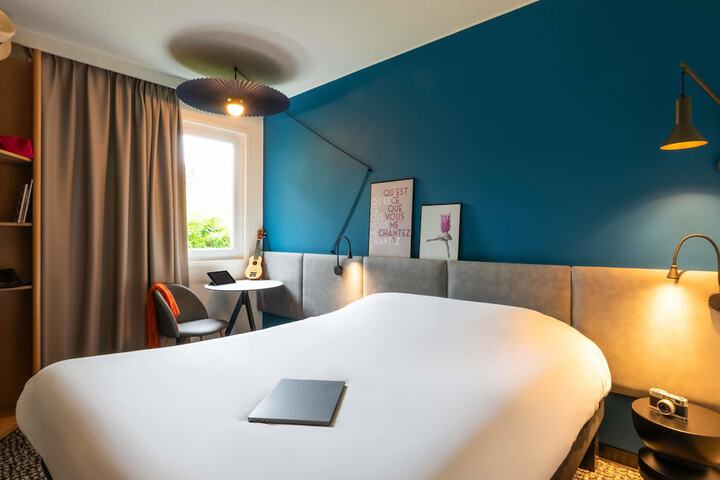 Room 6 of 44