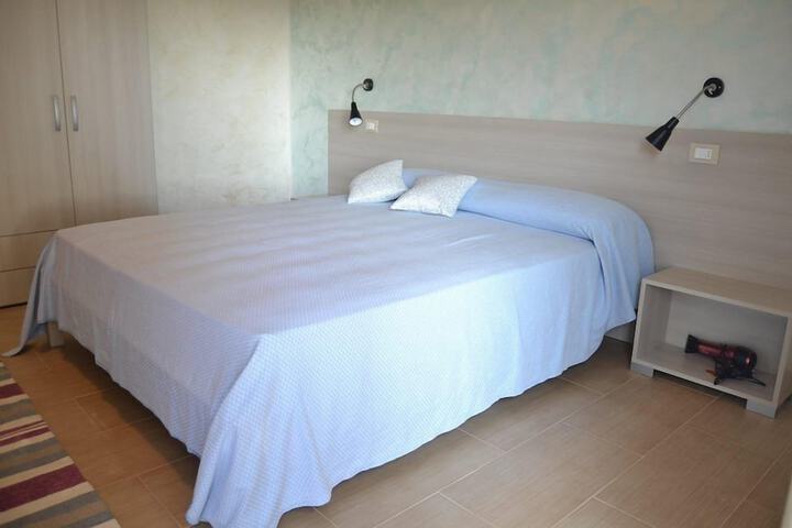 Room 10 of 80