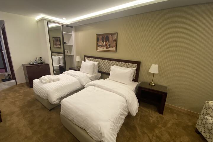 Room 9 of 40