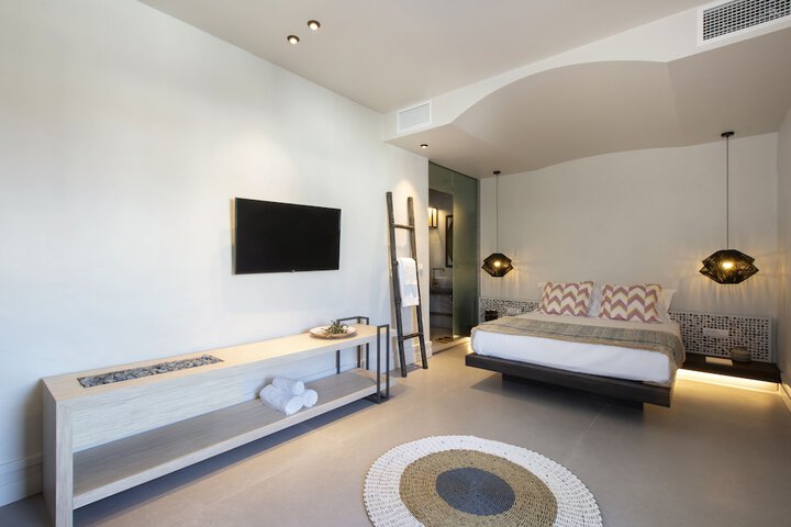 Room 25 of 76