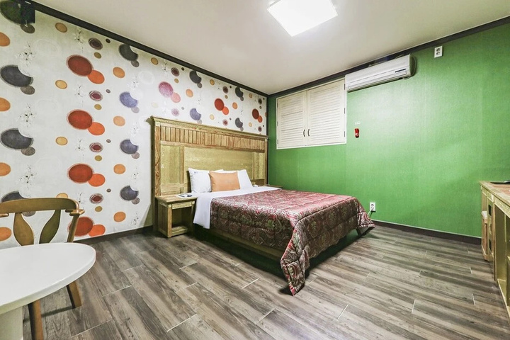 Room 10 of 10