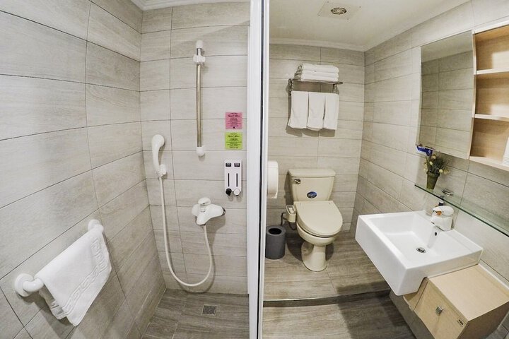 Room 73 of 87