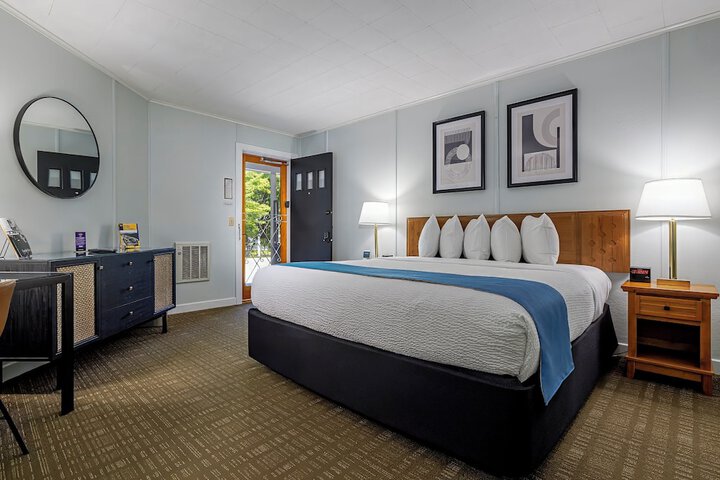Room 2 of 27