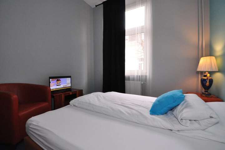 Room 4 of 39