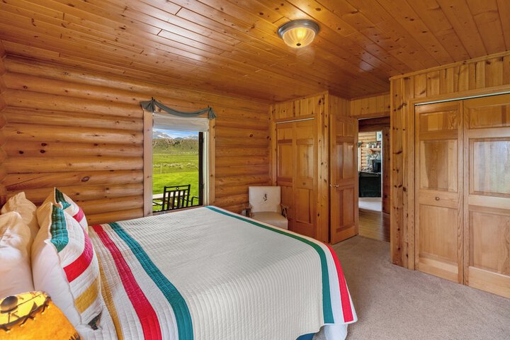 Room 45 of 212