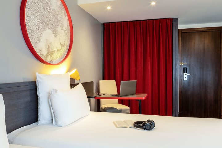 Room 15 of 60