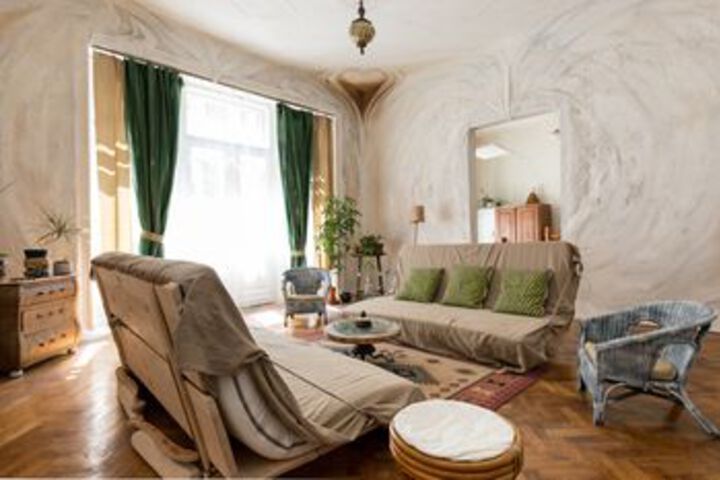 Room 13 of 27