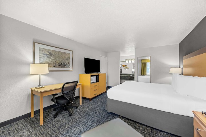 Room 5 of 33
