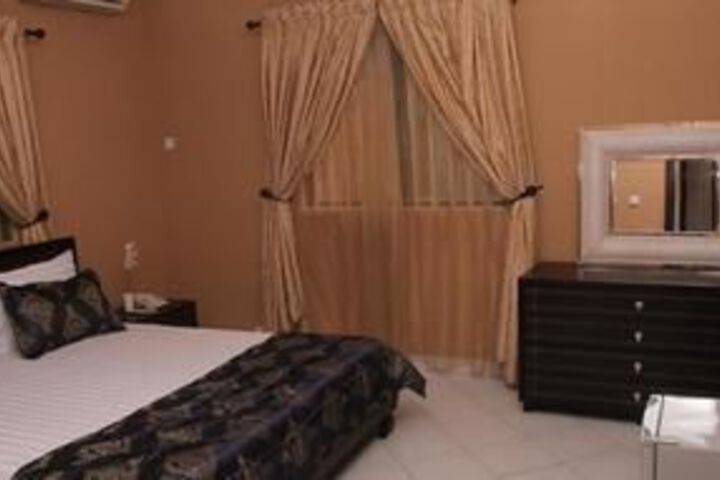 Room 15 of 33
