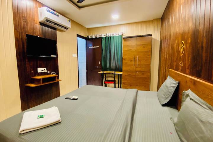 Room 10 of 33