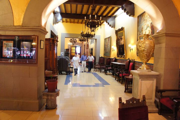 Entrance & Lobby
