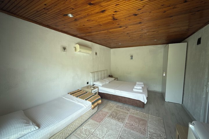 Room 21 of 74