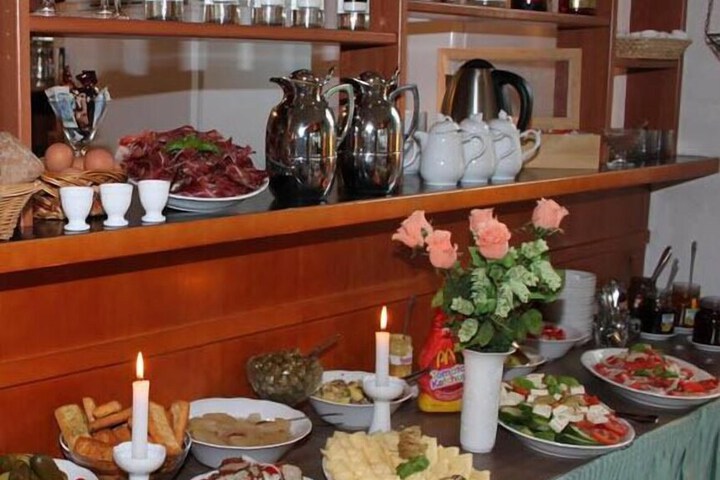 Dining 13 of 18