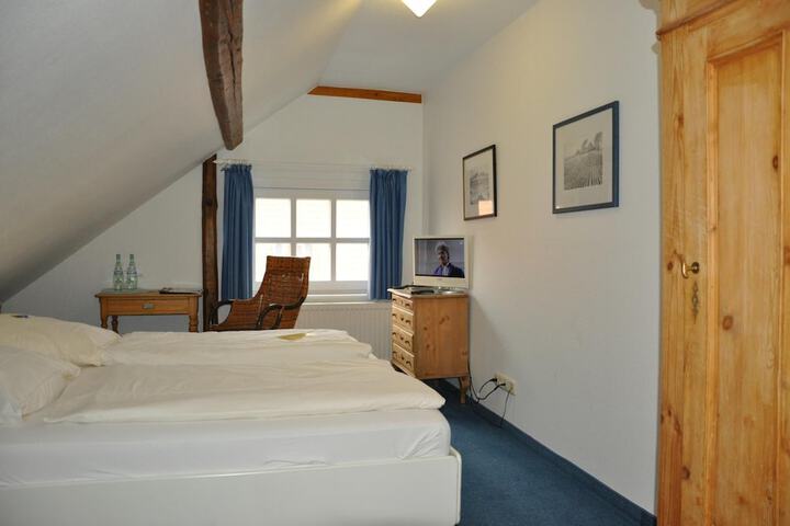 Room 12 of 44