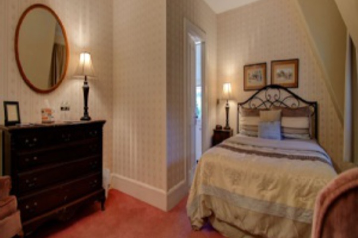 Room 93 of 408