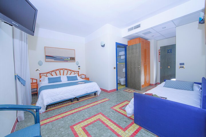 Room 14 of 40