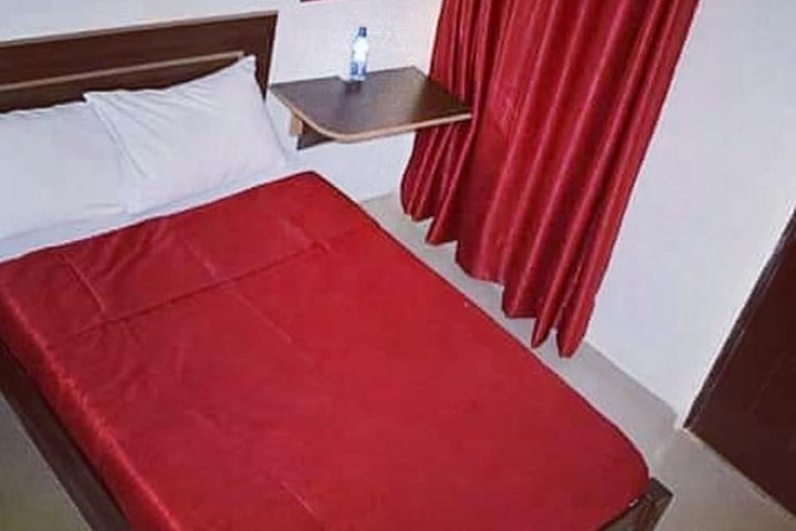 Room 4 of 35