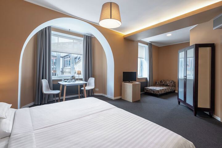 Room 21 of 42