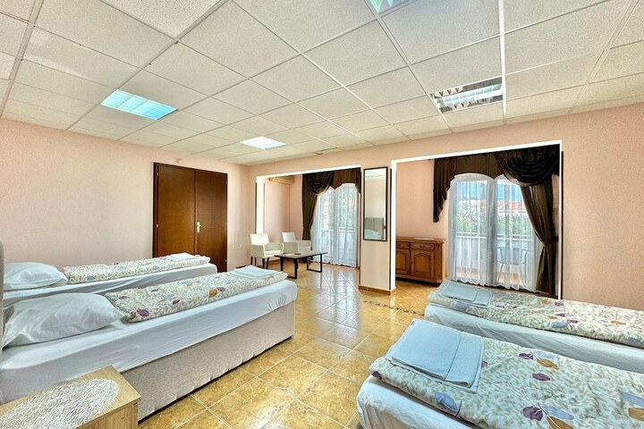 Room 11 of 85