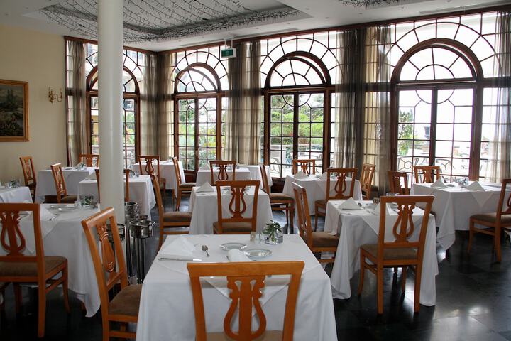Dining 43 of 85