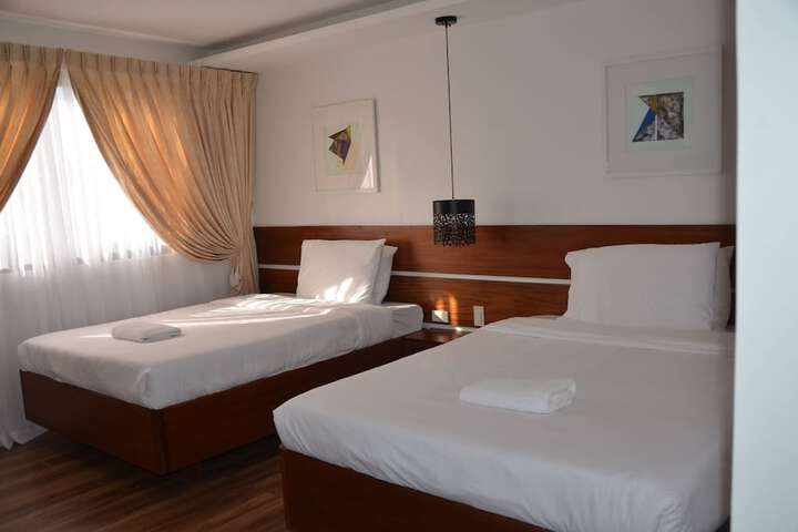 Room 8 of 18