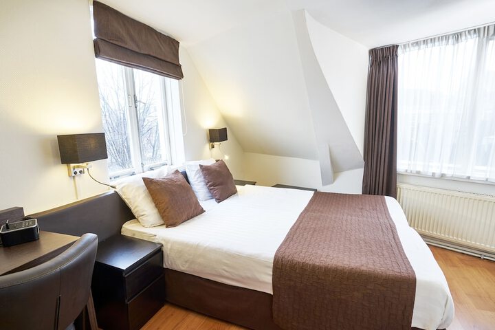 Room 4 of 60